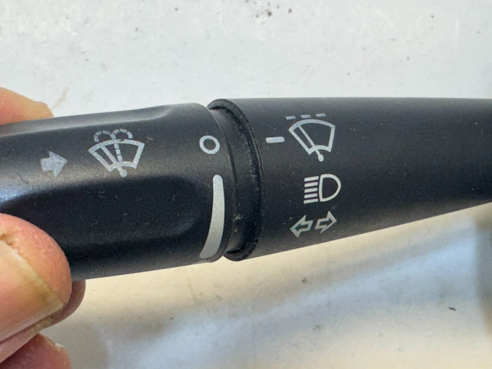 Interruptor de control de limpiaparabrisas con señal de giro Mitsubishi Raider 2008 OEM 56045515AA Foto 2 de 4