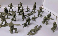 22 vintage Early Tim-Mee-toys little green army men made Aurora ILLINOIS