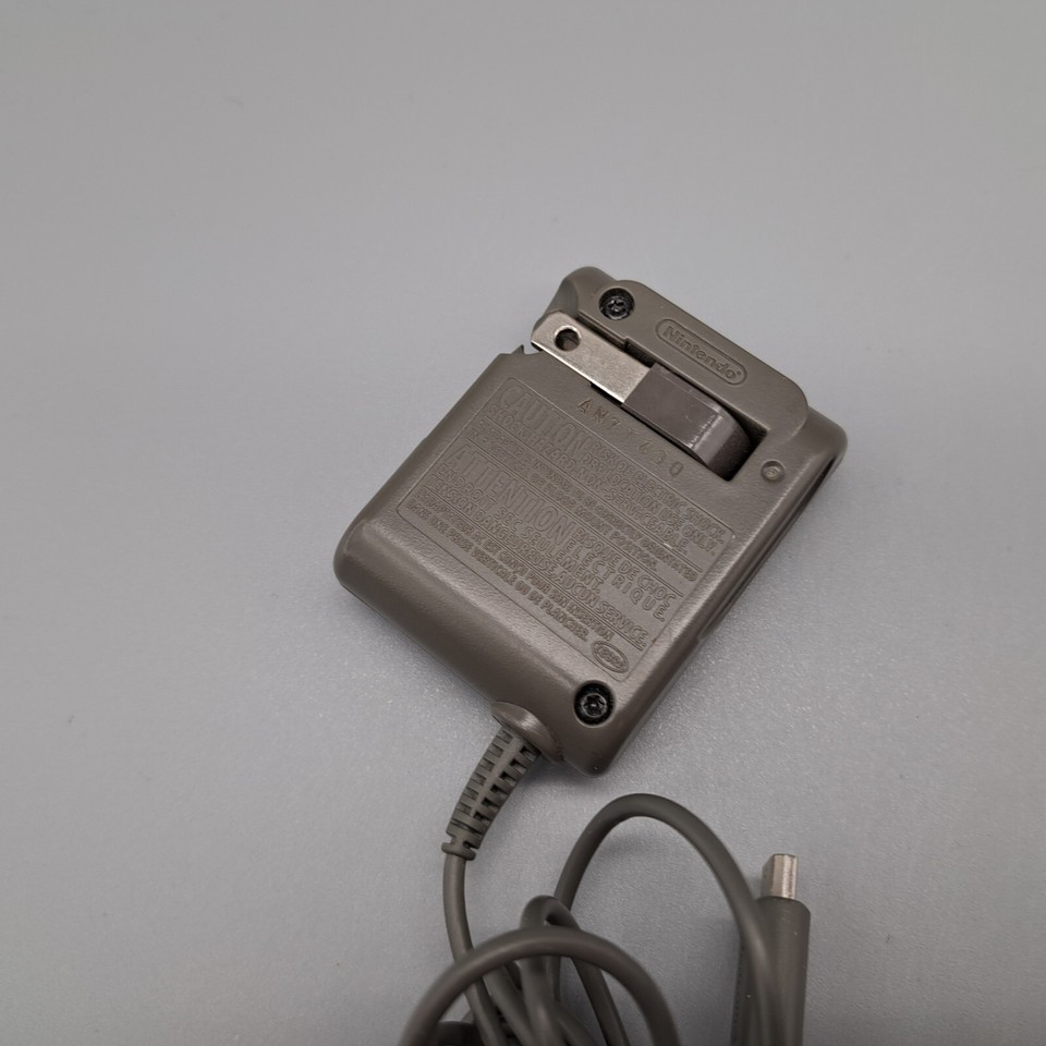 Nintendo DS Lite Black With Cars 2 Game Charger & Stylus BROKEN HINGE