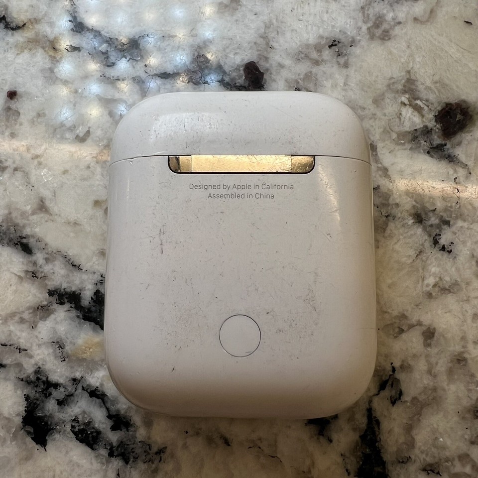 Apple AirPods 1st Generation with Charging Case 888462858519 eBay