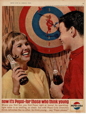 Publicité ancienne 1964 Pepsi Cola ados riant jouant aux fléchettes 
