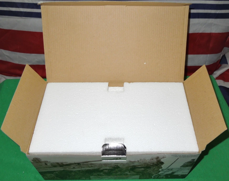 Tanque retirado King & Country 2013 1:30 Segunda Guerra Mundial alemán 38(t) #202 LE100 (WS224-2), NUEVO EN CAJA Foto 3 de 4