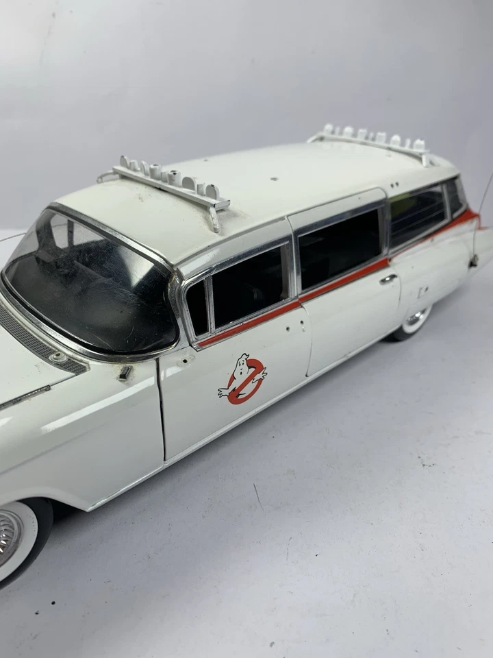 Hot wheels Ghostbusters Ecto-1 1959 Cadillac Hotwheels 1:18 - Image 2 of 4