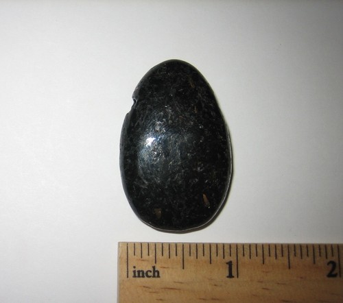 1.55" POLISHED RARE AUTHENTIC NUUMMITE STONE DRILLED PENDANT GREENLAND 17.7g *A2 - Picture 5 of 11