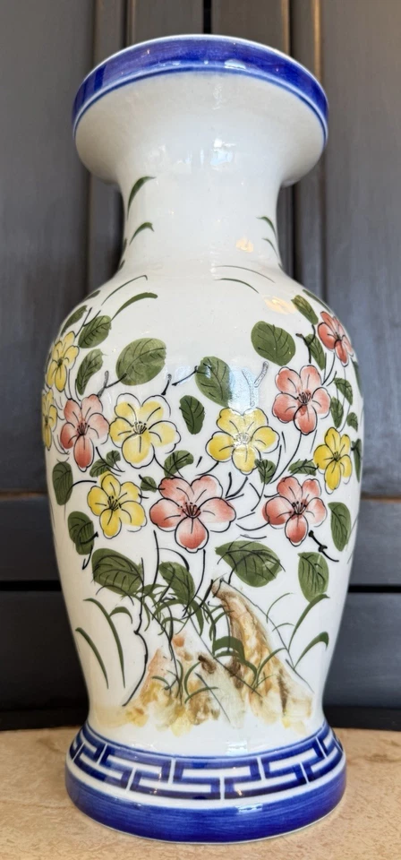 Jarrón de cerámica vintage estilo chinoiserie floral pintado a mano Foto 2 de 4