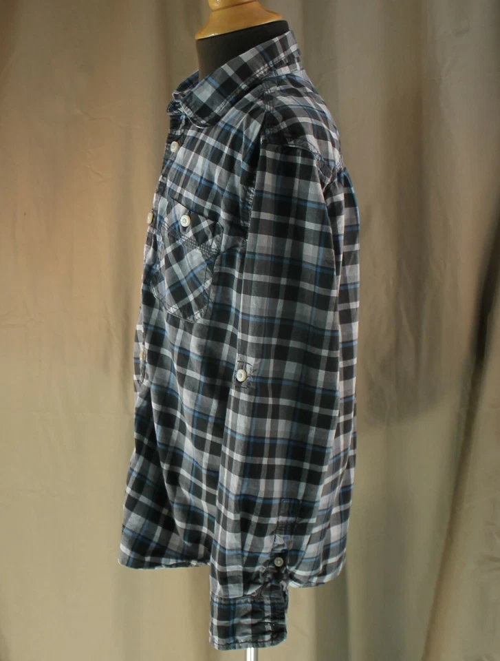 Camisa 77 Kids by American Eagle, talla 10, negra a cuadros con botones delanteros Foto 3 de 4