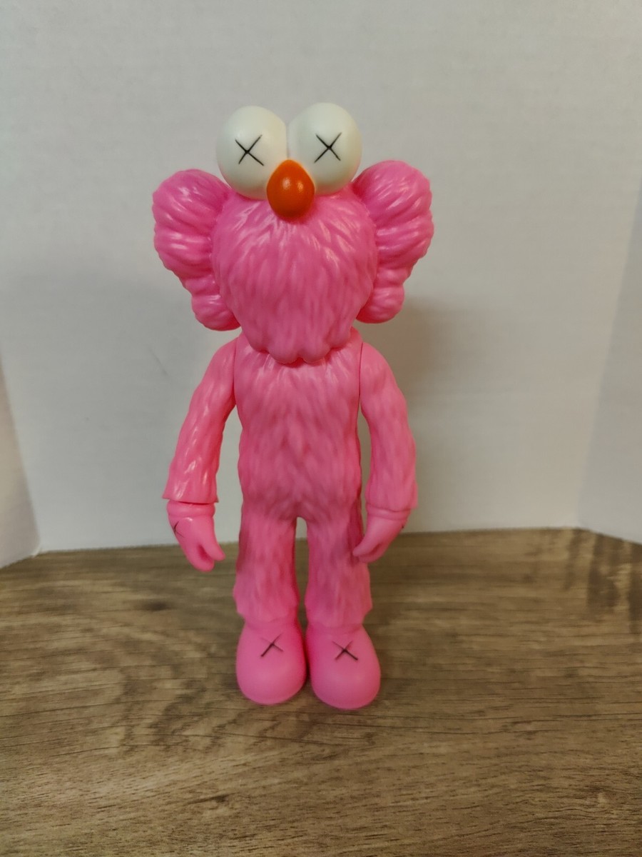 kaws flash pink BFF（Kim Kardashian & Bella Hadid Pose with KAWS  