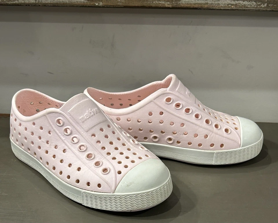 Zapatos Nativos Niñas C8 Rosa Claro Blanco Jefferson Sin Cordones Goma Impermeable Foto 2 de 4