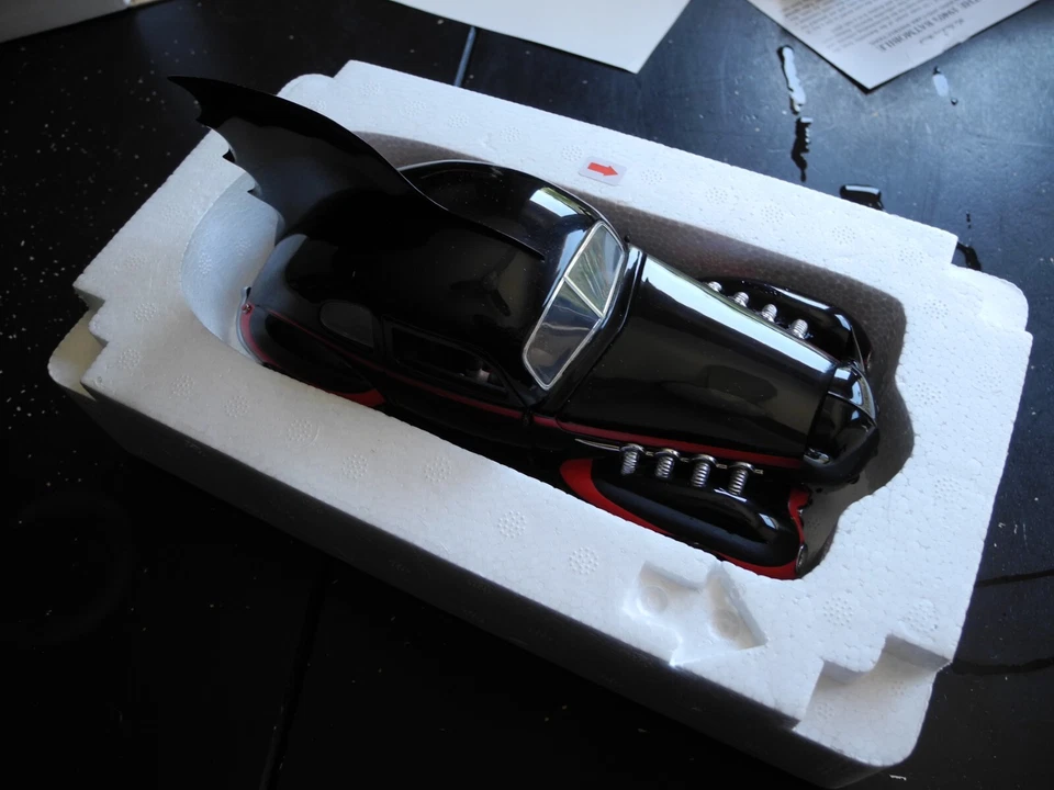 ULTRA RARE Danbury Mint BATMAN 1940s Comic Book Batmobile, 1:24 PAPERS! - Image 4 of 4