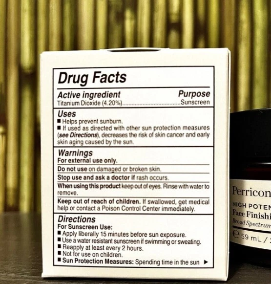 Crema hidratante tintada reafirmante y acabado facial Perricone MD High Potency Classics Foto 3 de 3