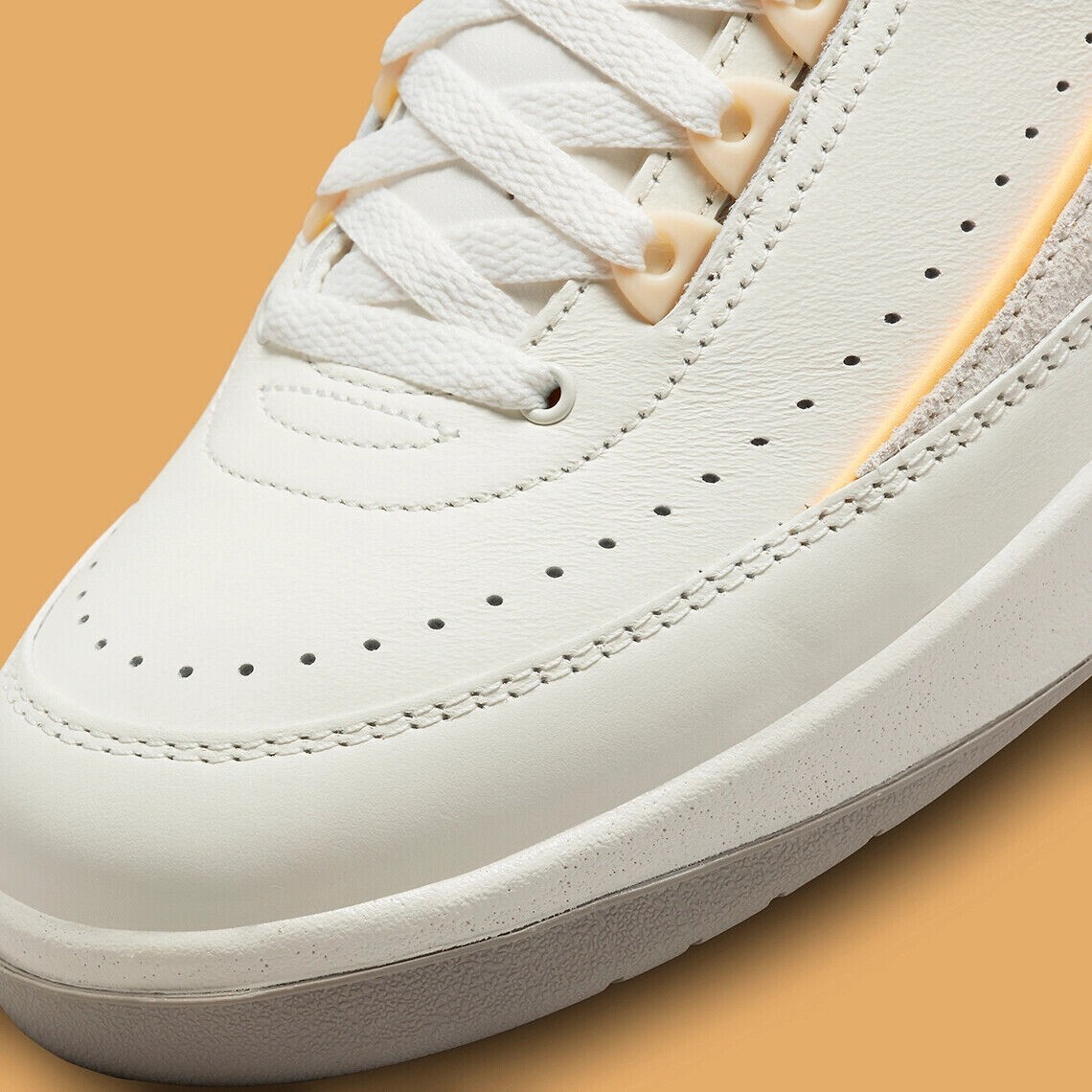 Air Jordan 2 Retro Low Men's Size 10.5 Sail/Melon Tint-Light