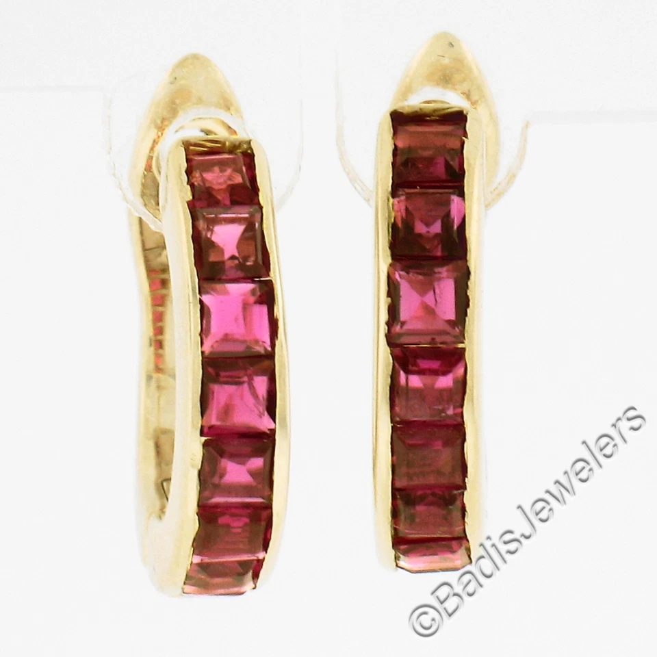 Conjunto de aretes tipo argolla Huggie de rubí corte escalón cuadrado de 1 ctw de oro amarillo sólido de 14 k Foto 2 de 4