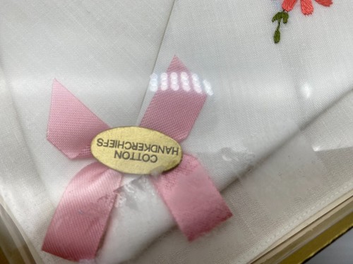 Vintage Handkerchiefs Women Set of Three Boxed White Floral Embroidered Cotton - Picture 4 of 12