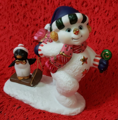 Vintage Grandeur Noel Snowman Porcelain Figurine 2001 Pulling Sled w/Penguin