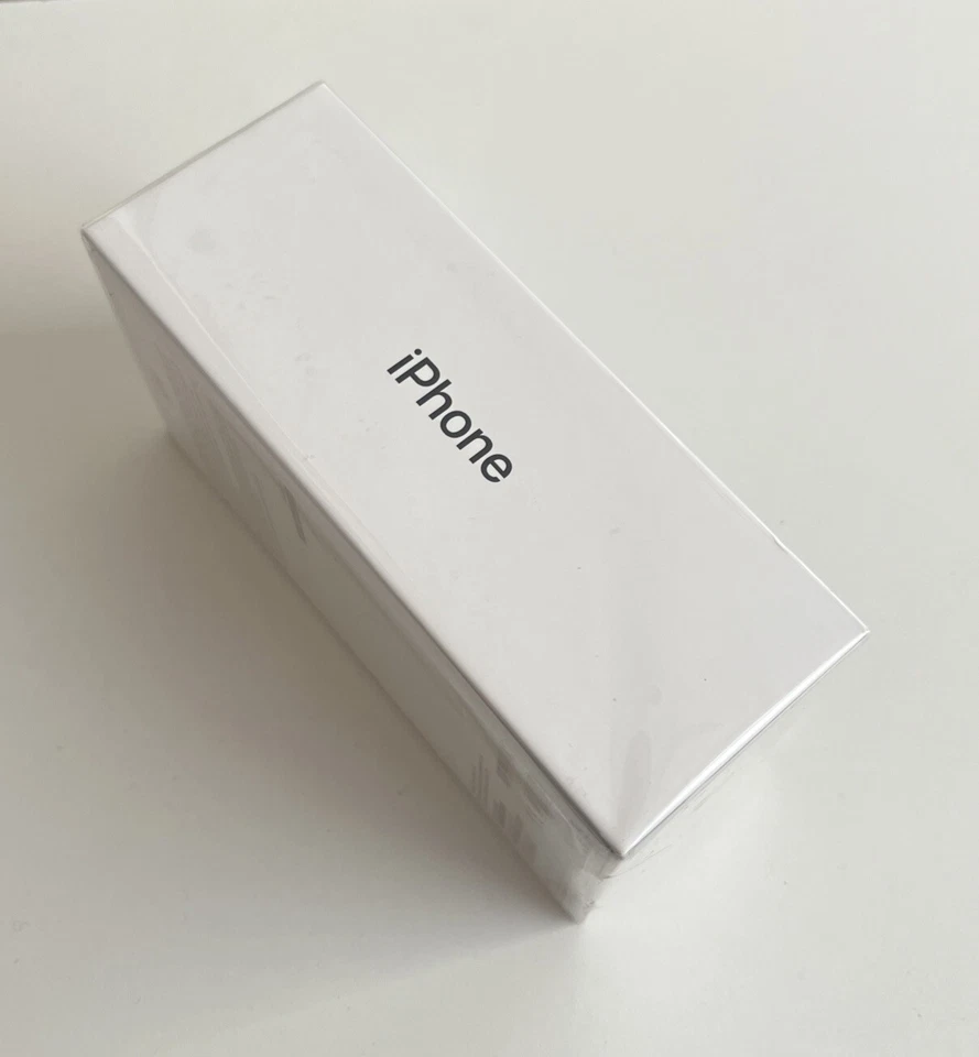 New Sealed Apple iPhone 7 32gb - Black - UK Supplied - Image 2 of 4