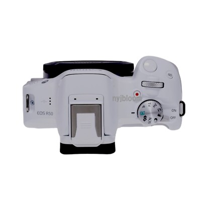 Canon EOS M50 ホワイト レンズ付き Canon EOS M50 Mirrorless Camera with 15-45mm Lens (White)