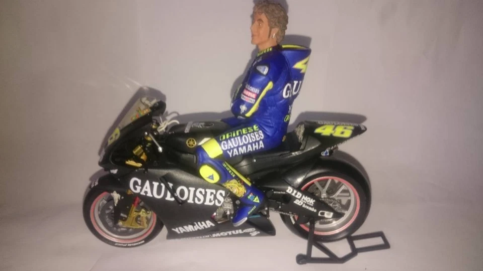 Pma Minichamps 1/12 Yamaha Yzr-m1 2004 Motogp Pre-season Test 46 V. Rossi - Image 2 of 4