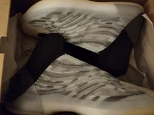 Size 9 - adidas Yeezy Basketball Quantum