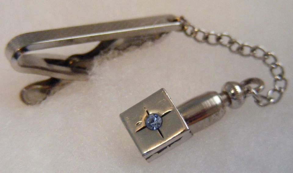 Винтажный Hickok США серебристого тона синий кристалл камень галстук застежка бар с цепочкой на пуговицах - Изображение 2 из 4