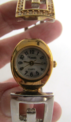 Guess Wrist Watch Goldtone Silver Rhinestone G Vintage  display picture 3