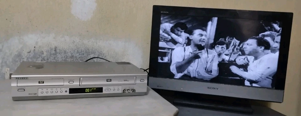 SAMSUNG SV-DVD440 COMBO LETTORE DVD/VHS 6 TESTINE STEREO CON TELECOMANDO Foto 2 de 4