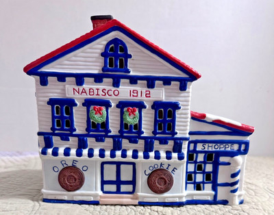 Nabisco Oreo Cookie Shoppe Ceramic Village Christmas House Collectors Classics