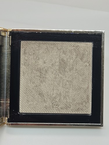 Burberry GOLD GLOW Fragranced Luminizing Pressed Powder No. 01 GOLD (FLAWED) - Picture 3 of 6