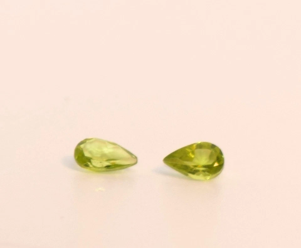 Peridot & Granat Edelstein Set – 7 Stück, insgesamt 6,2 Karat, 8x5 und 7x5 mm - Bild 4 von 4
