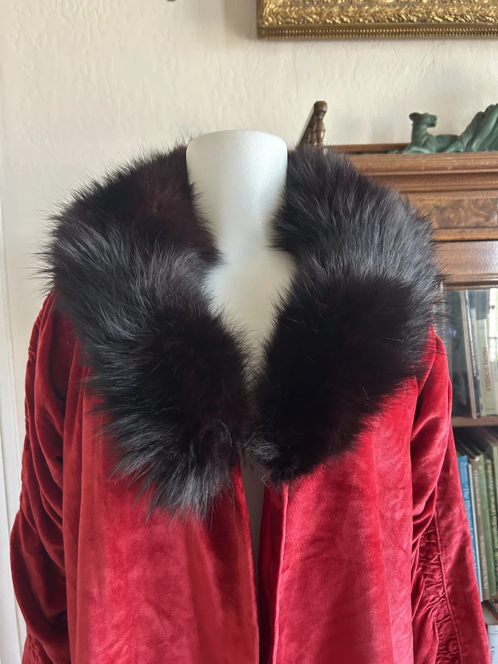 1920s 30s Rare True Vintage Silk Velvet Coat with Fur Collar in Cherry Red Sz M - Image 4 of 4