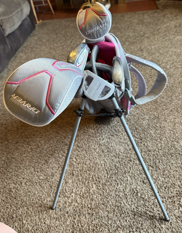 Top Flite Junior Golf Club Set 5 Club Set as shown w/Stand/Carry Bag right hand - Image 2 of 3