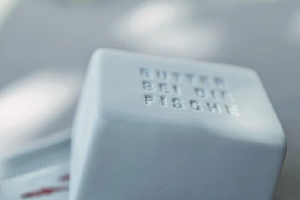 Kleine Butterdose mit Fisch-teller, 10x8x1 cm, Deckel 9x7x5 cm - Bild 3 von 3