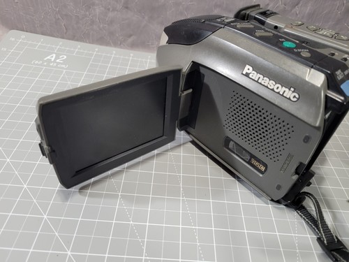 Panasonic Palmcorder PV-L650D Palmcorder Camcorder w/ Charger PV-A17 UNTESTED - Picture 10 of 10