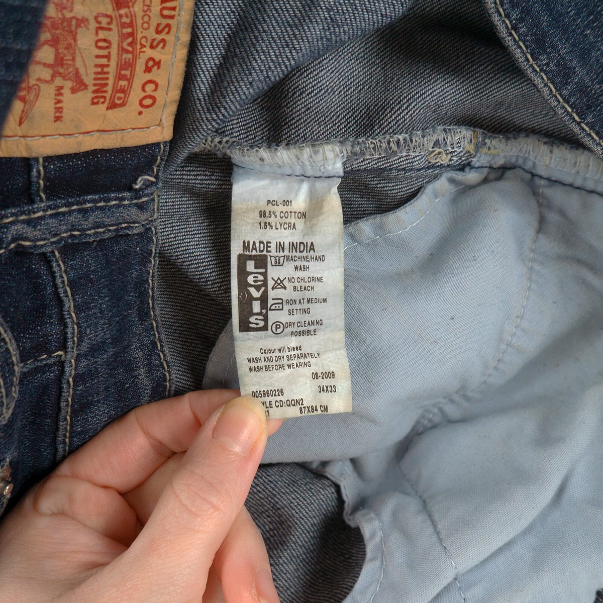 Vintage Levi's 596 Straight Jeans Womens 34 (SHORTENED) Dark Blue