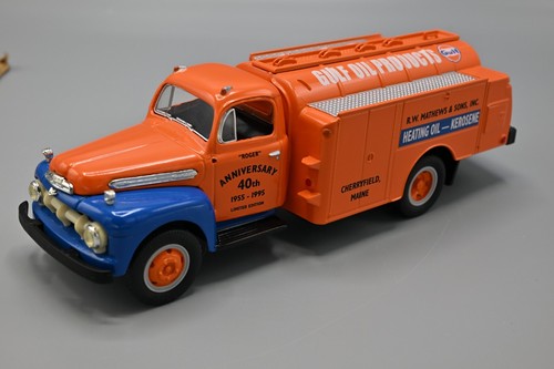 First Gear Gulf Oil Mathews 1951 Ford F-6 Fuel Tanker 18-1764 1:34 NEW - Picture 14 of 23