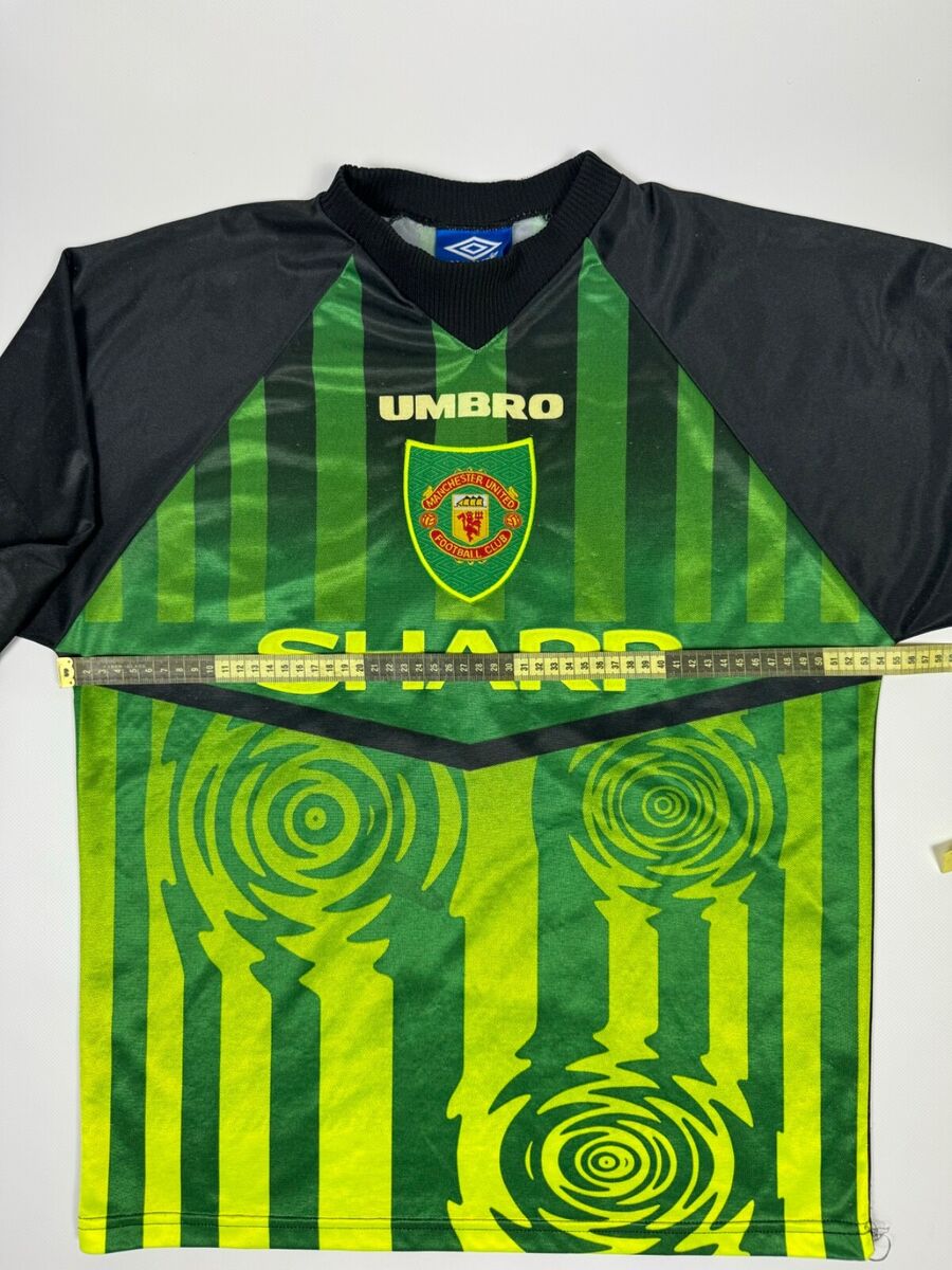 RARE MANCHESTER UNITED UMBRO 1997 1998 GOALKEEPER FOOTBALL RARE MANCHESTER UNITED UMBRO 1997 1998 GOALKEEPER FOOTBALL