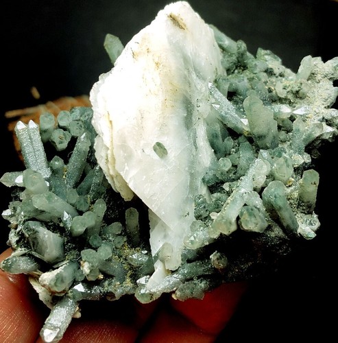 200g skeletal Elestial Green QUARTZ Crystal&fluorescence Calcite &Pyramid r143 - Picture 8 of 9