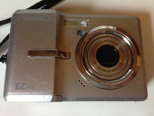 FOTOCAMERA YASHICA EZ DIGITAL F725 NON FUNZIONANTE con scatola e regalo custodia