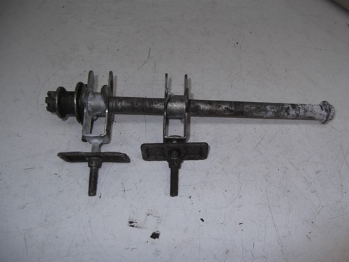 SUZUKI GSX600F HINTERRADSPINDEL + EINSTELLER 87-97