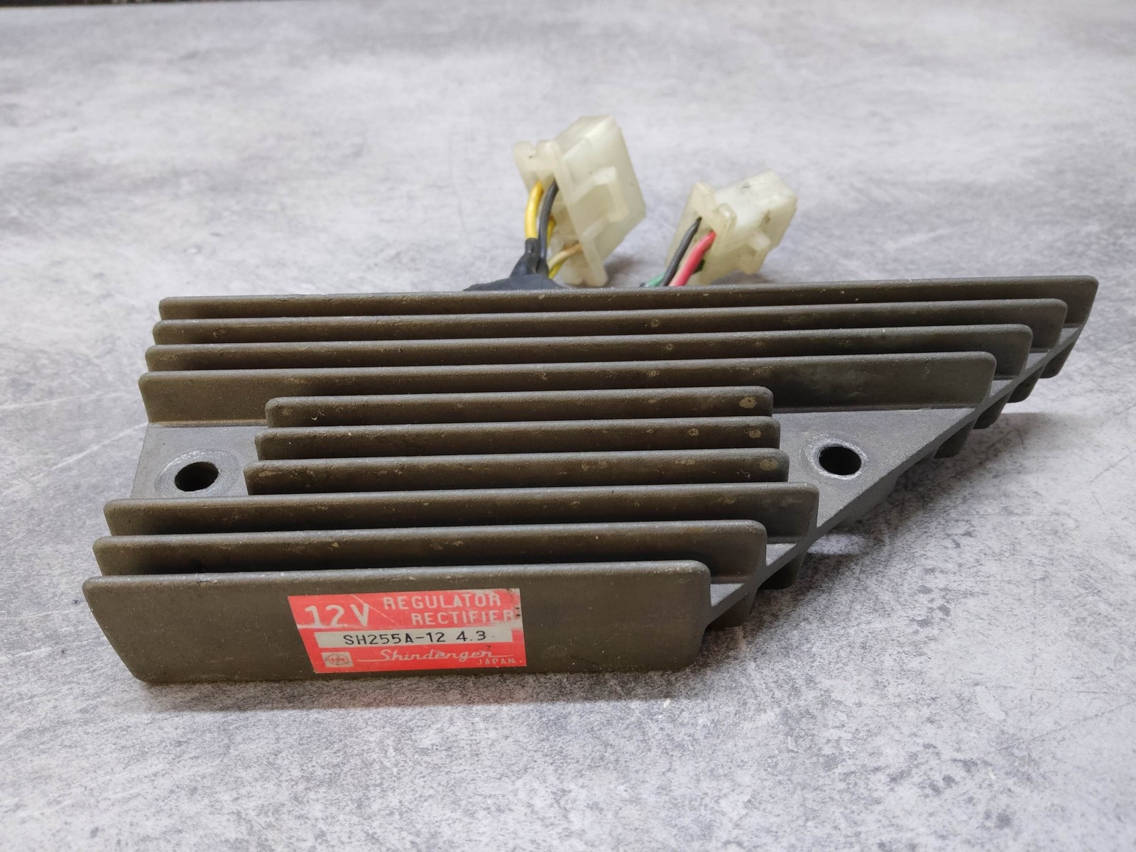 Régulateur de tension HONDA CBX750F - Pièce de rechange électricité moto RC17