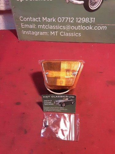 Triumph Tr6 Side repeater lamp Left hand part no 152769 new - Picture 1 of 3
