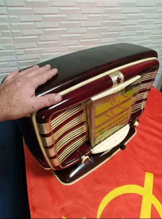 Vintage Rare collectible tube receiver. Zvezda.USSR - Image 3 of 4