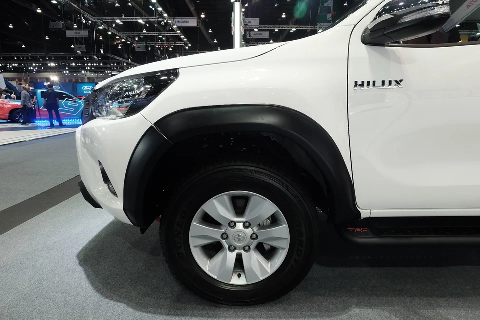 FENDER FLEARS ARCHES For TOYOTA HILUX REVO 4 DOORS 2015-16 M70 M80 OEM - Imagem 2 de 4