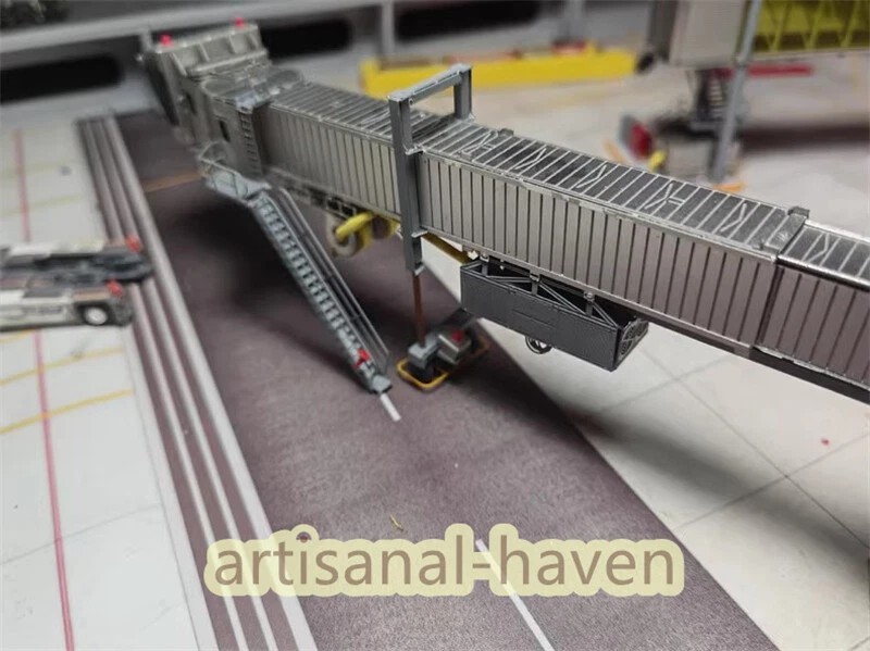 1/200 Airport GSE Air Bridge Modelo Acabado Escena Modelo Tipo D (gris plata) Foto 4 de 4