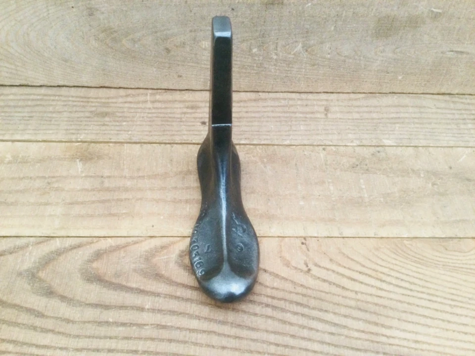 Vintage Cast Iron Shoe Last Size 6 & 7 Paperweight Doorstop Bookend - Image 4 of 4