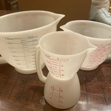 Vtg Tupperware 1977 Measuring Pitcher  8 Cups 4 Cups/ I Cup Set of 3 No Lids