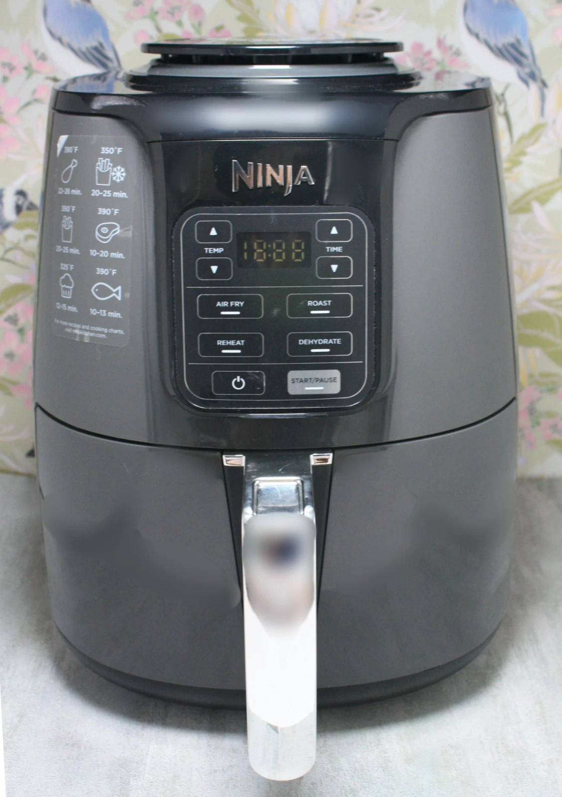 Ninja AF100 S5 Air Fryer that Crisps Roasts Reheats & Dehydrates Missing Box
Opens in a new window o