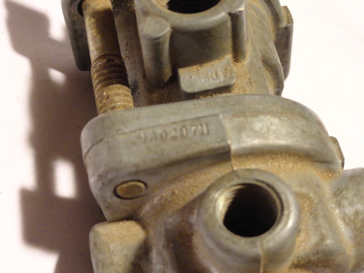 New Life  2／2 DASH AIR BRAKE CONTROL VALVE NEW BENDIX TRAILER SUPPLY # T