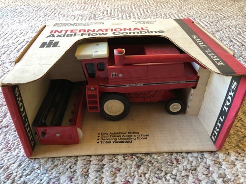 Vintage International Axial-Flow Combine New In Box - Picture 2 of 4