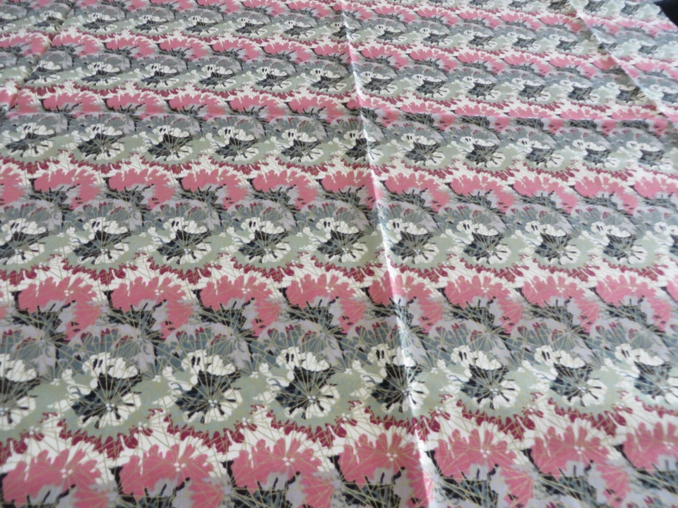 1 YD x 44" Cotton Quilt Fabric - Multi-Color Gold Metallic Floral - Image 4 of 4