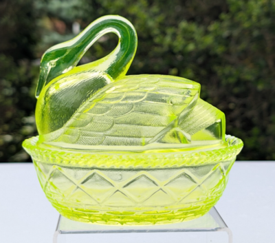 Vintage Westmoreland Vaseline Uranium Glass Swan on Nest Covered
